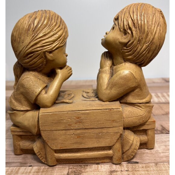 Vintage Figurine Of Praying Children At Table With "We Thank You Lord" Inscripti - Picture 5 of 7